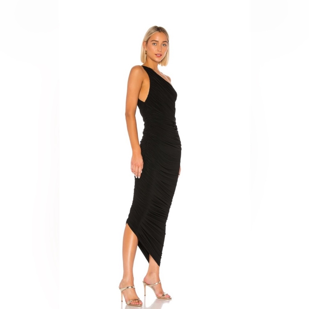 Diana Gown in Black
Norma Kamali